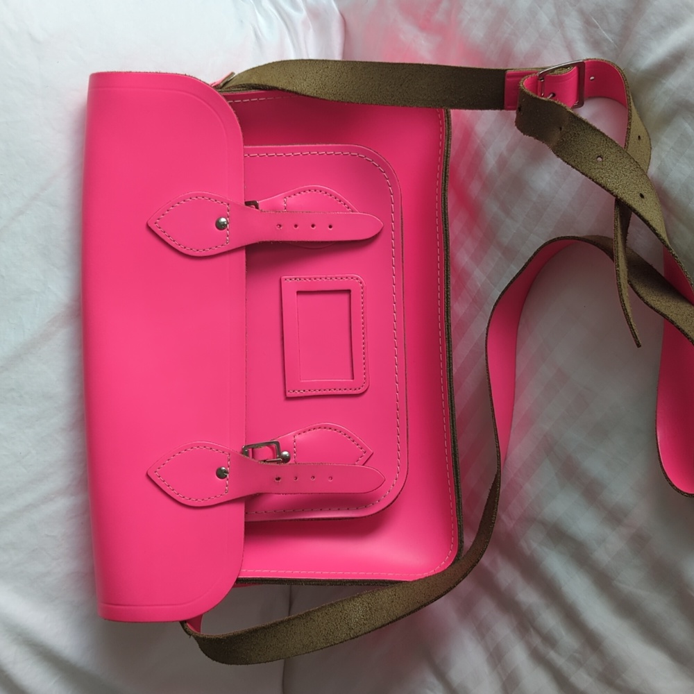 Cambridge satchel pink 🩷🖤 Limited time 50$🖤🩷